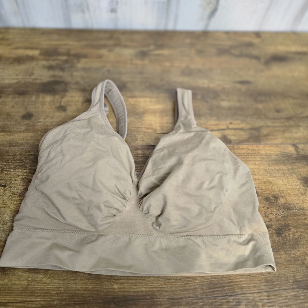 Genie Bra Women's Tan Wireless Bra Size 40C/D
